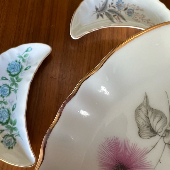Vintage Half Moon Crescent China Dishes Bone Plates Painted Gold Trim Floral - Picture 4 of 4